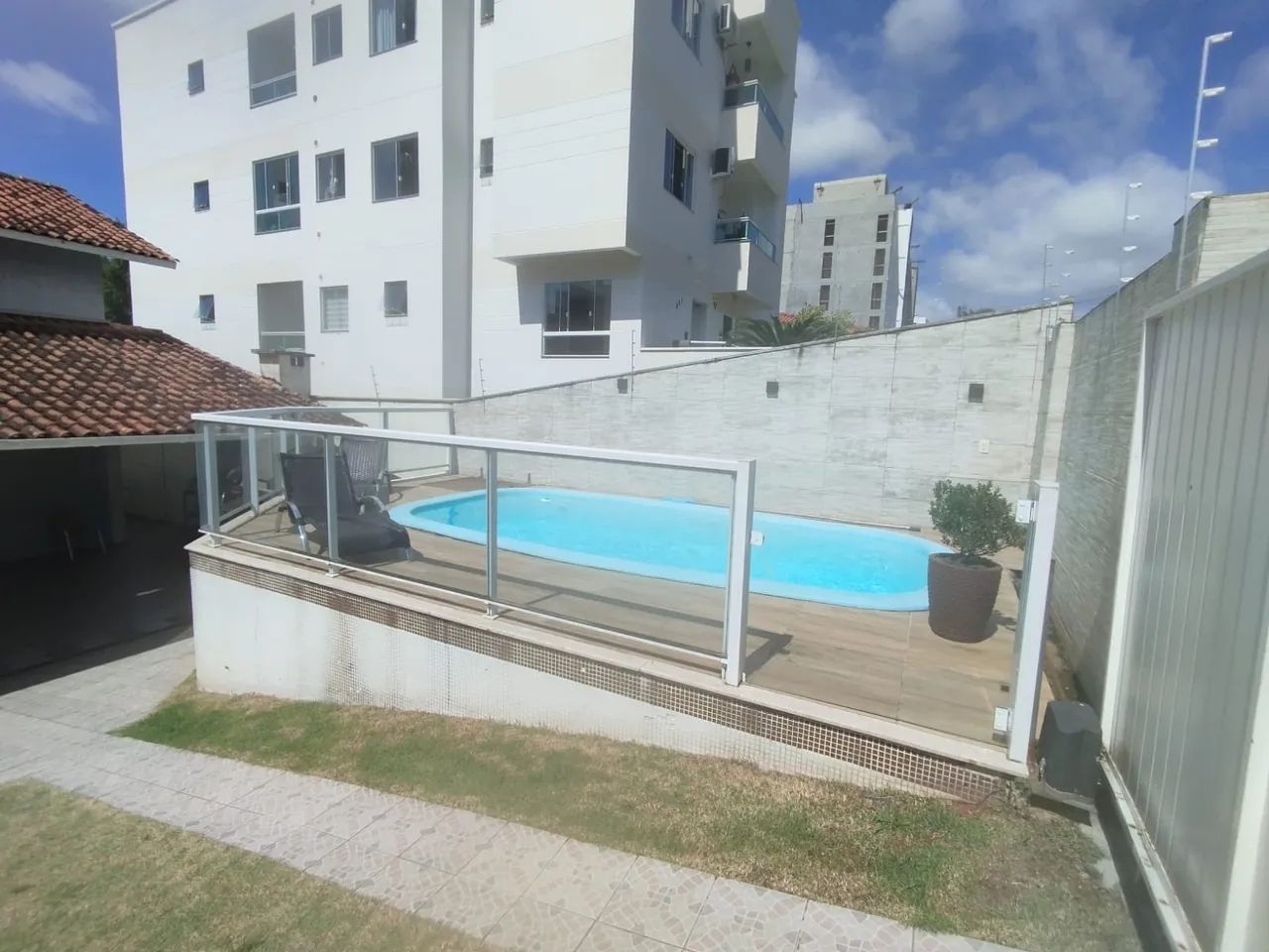 ZA - Casa com 02 quartos, 116,0 m² de área de serviço, piscina, bairro Serraria, São José. - Foto 2