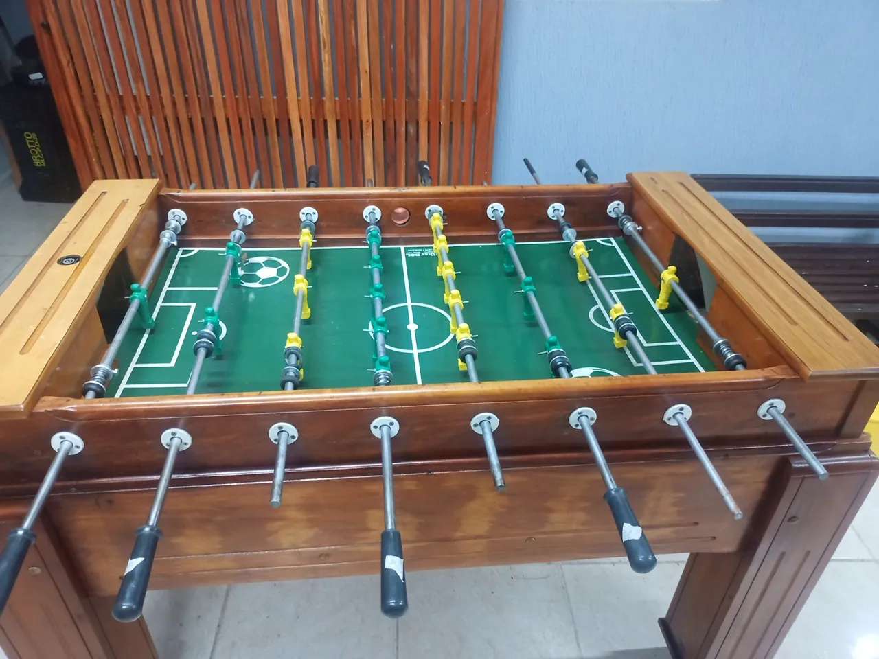 Mesa de Pebolim Profissional - Diversão Garantida!