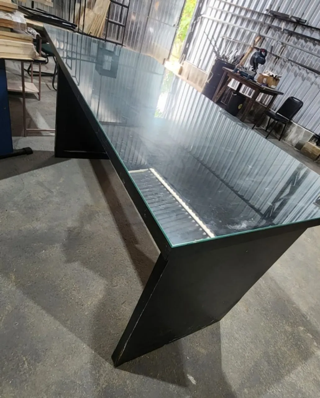 Mesa de Jantar Moderna com Tampo de Vidro