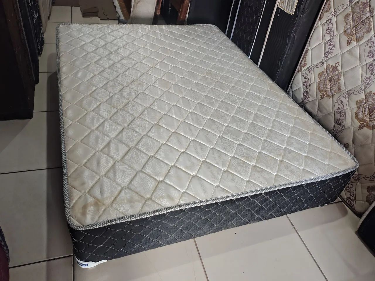 BASE DE CAMA CASAL SEMI NOVA R$300 ENTREGA GRÁTIS  - Foto 2