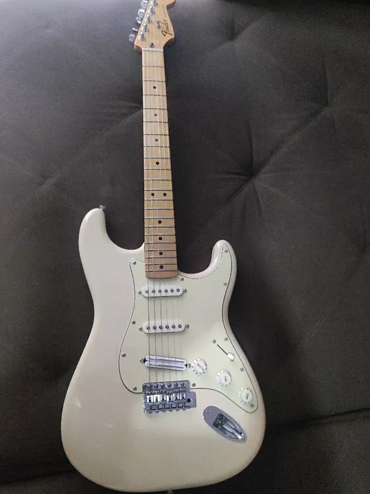 Guitarra fender stratocaster mexicana 