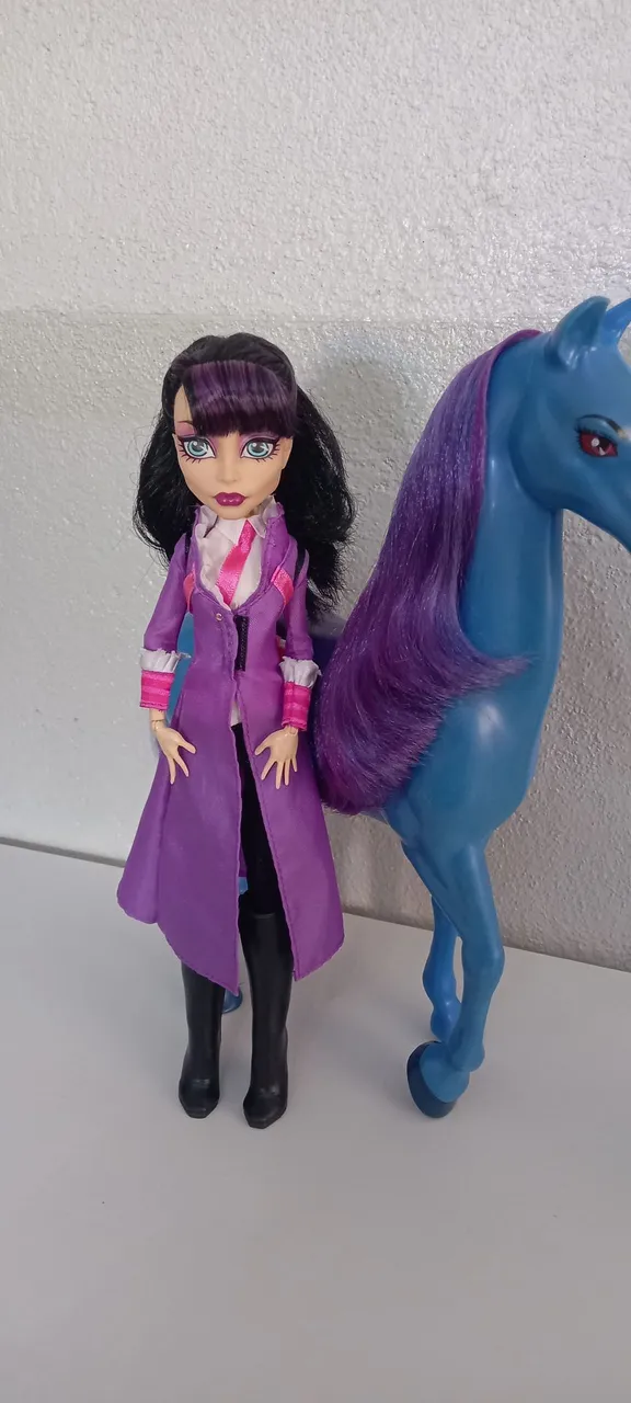 Boneca diretora sem cabeça Monster High e Cavalo