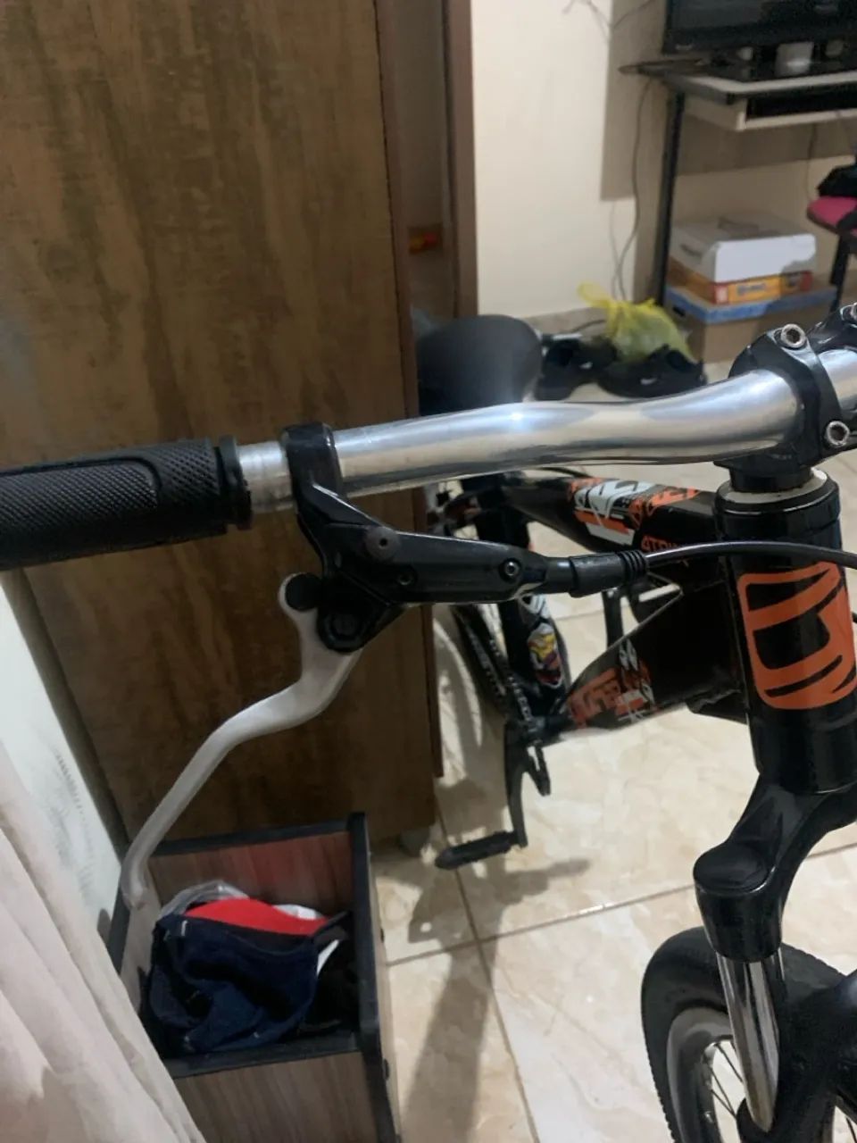 Gios 4trix preta e laranja - Foto 4