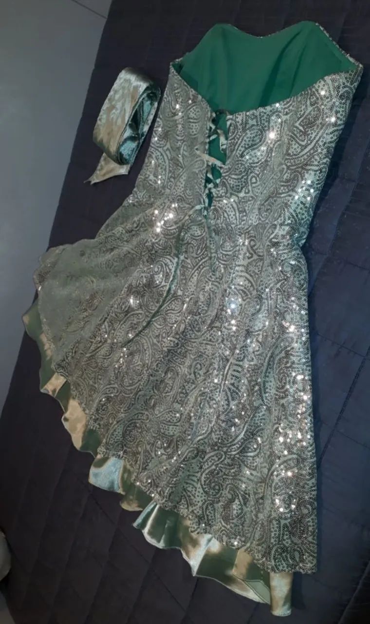 Vestido de festa Urban Race com paetês verde tam g - Foto 4