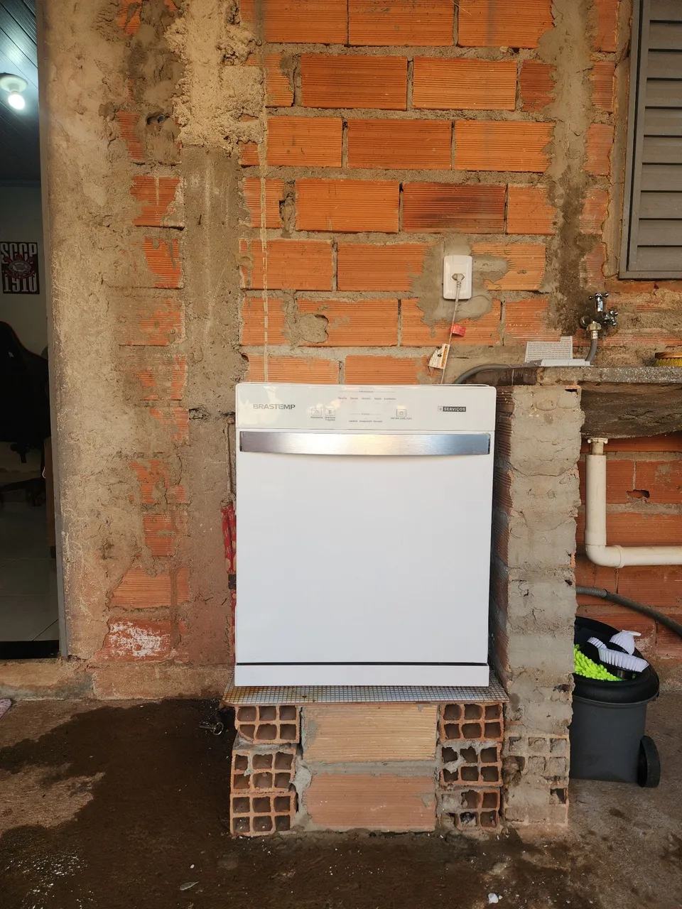 Lava-Louças Brastemp 8 Serviços - Modelo BLF08BB - Usada em ótimo estado