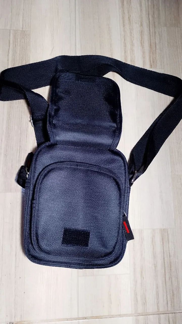 Bolsa transversal preta com detalhes - Foto 2