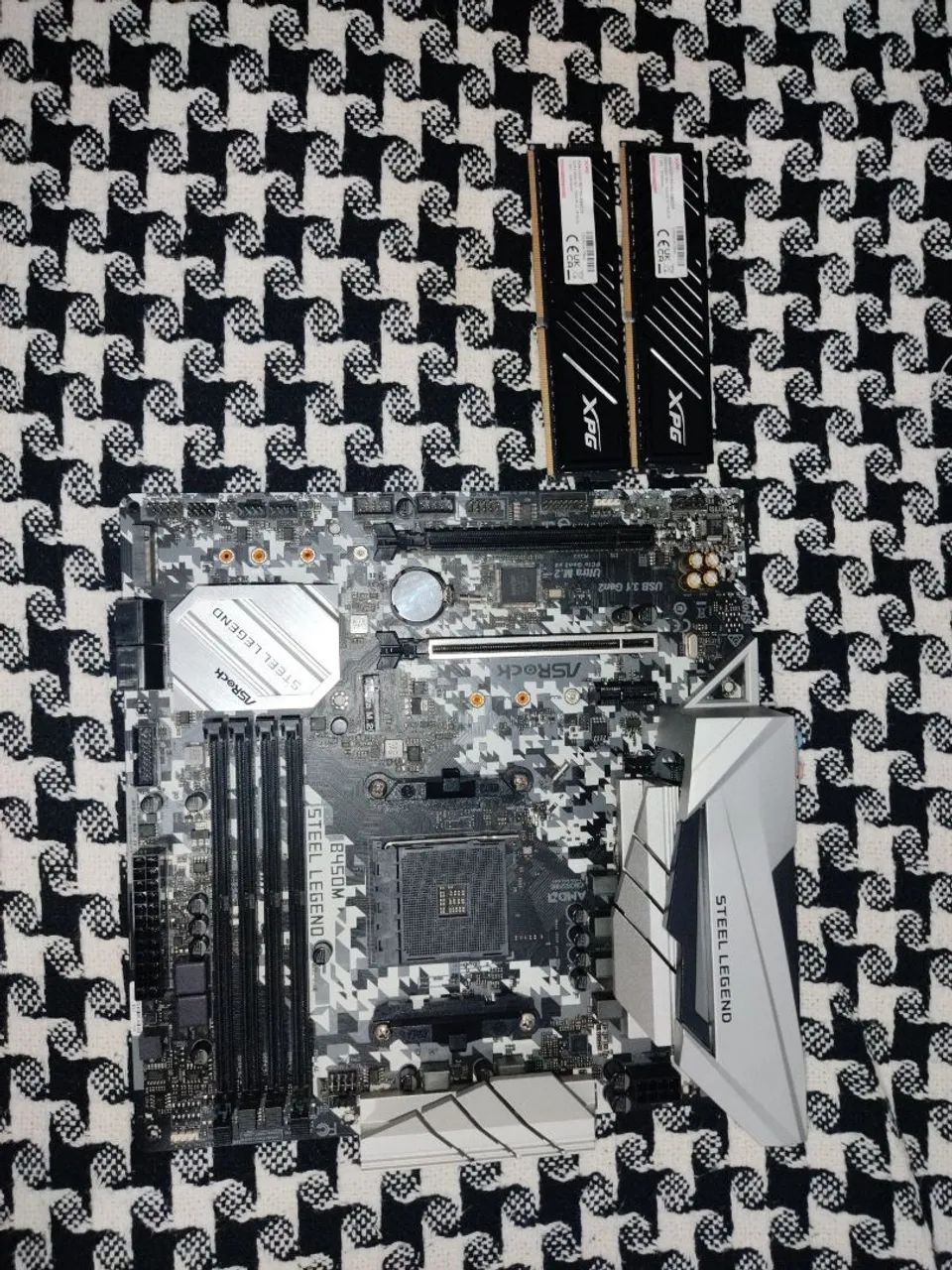 **NOVOS** Placa-Mãe ASRock B450M Steel Legend + Memórias XPG Gammix 16GB 3200mhz 