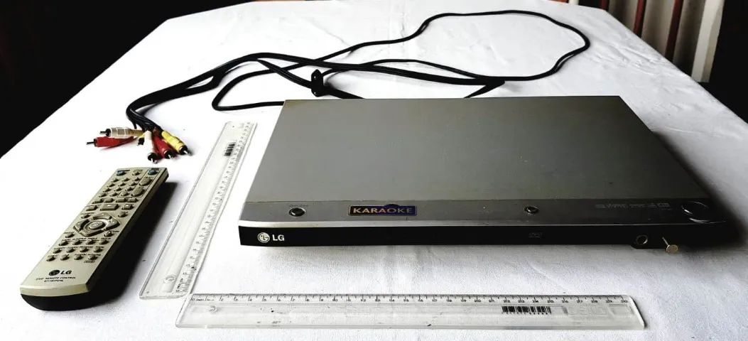 Aparelho Dvd - Marca Lg (Modelo Dk 140) - Funcionando - Com Controle Remoto