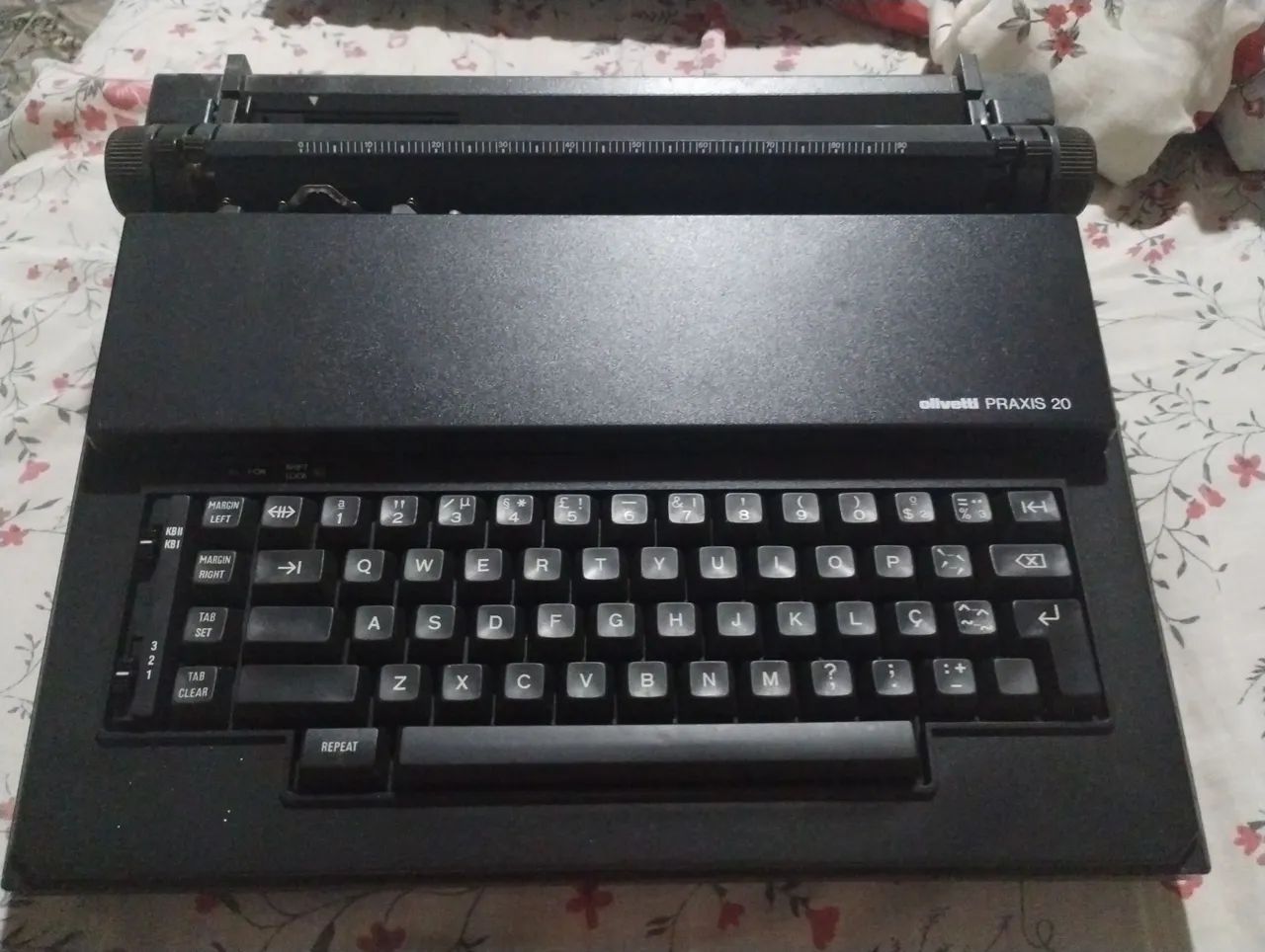 Máquina de escrever Olivetti Praxis 20 64739440285569121
