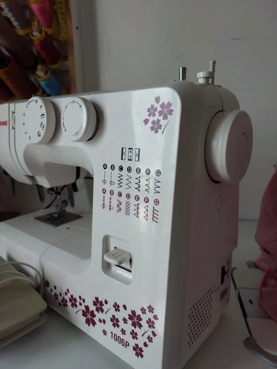 Vendo máquina de costura janome 1006p.
