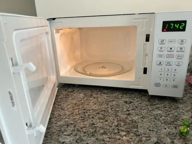 Micro-ondas PMO23BB 20 Litros 1100W Com Prato Philco - Foto 2