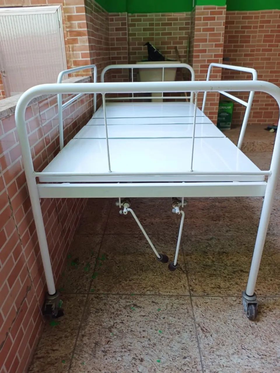 Cama Hospitalar manual 2 movimentos  - Foto 2