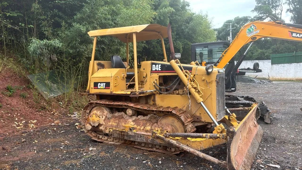 Trator Caterpillar D4E