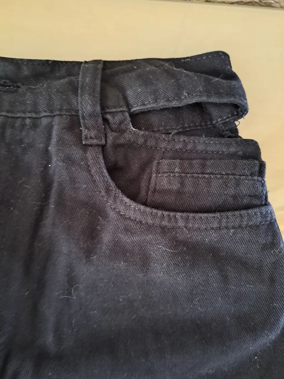 Shorts Jeans Destroyed Preto - Moderno e estiloso! - Foto 3