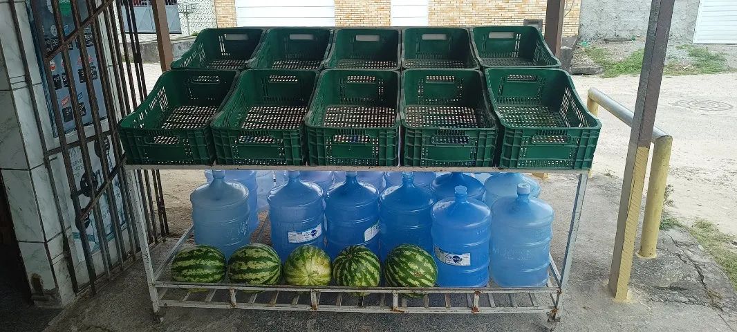 Vende-se fruteira bem espaçosa com dez caixotes, ótima para seu comércio. - Foto 2