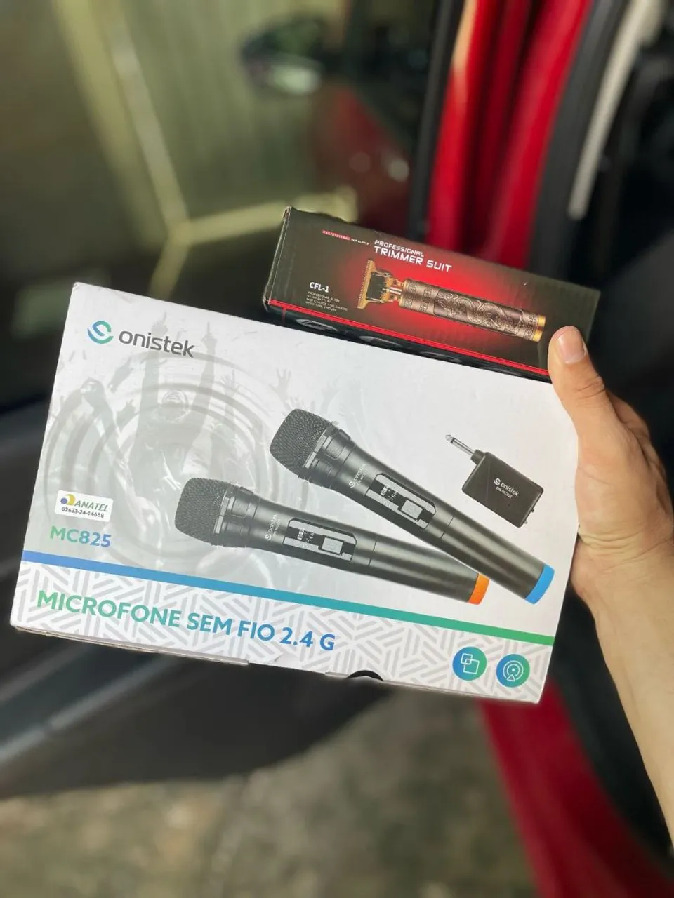 Kit microfone e máquina de barba