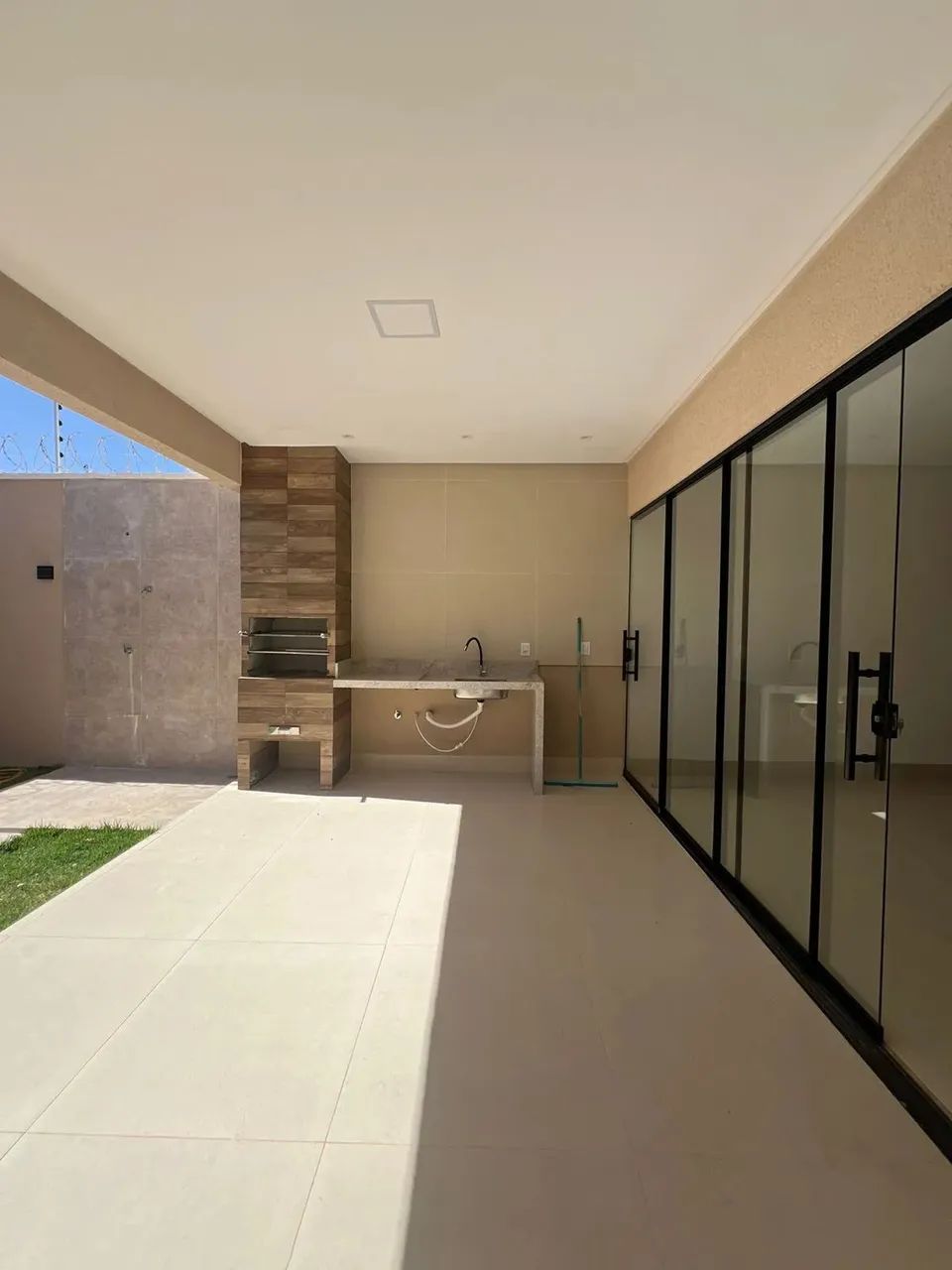 Casa de 3 quartos e com Piscina,  Ótima localização no Setor Faiçalville região com boa va