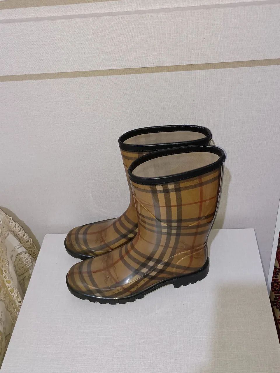 Galochas Burberry Originais - Foto 2