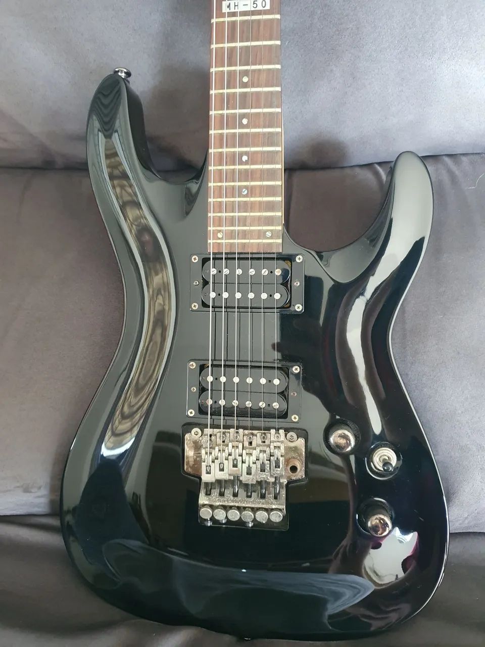 Guitarra LTD by ESP MH-50 Super Strato Ponte Floyd Rose