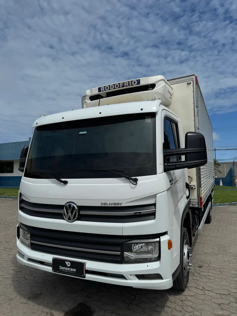 Caminhão Volkswagen Delivery 11.180 DRC 4x2 - Foto 6