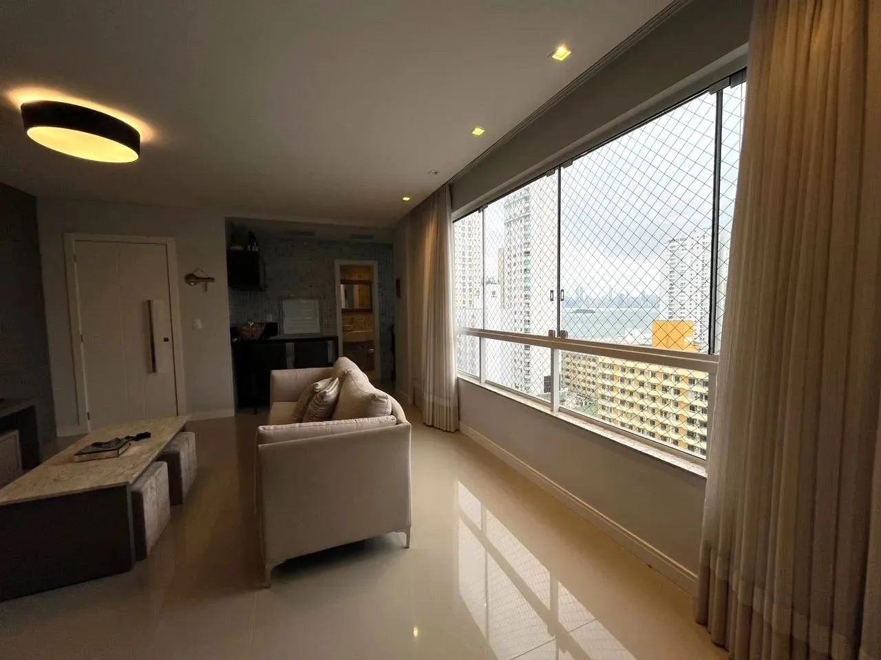 3 suites com 2 vagas