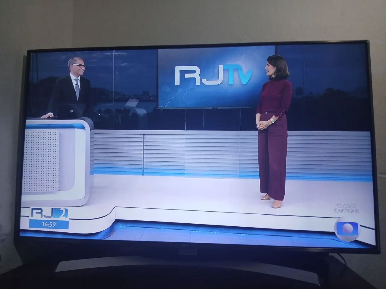 TV LED 40 polegadas com Smart TV - Foto 2
