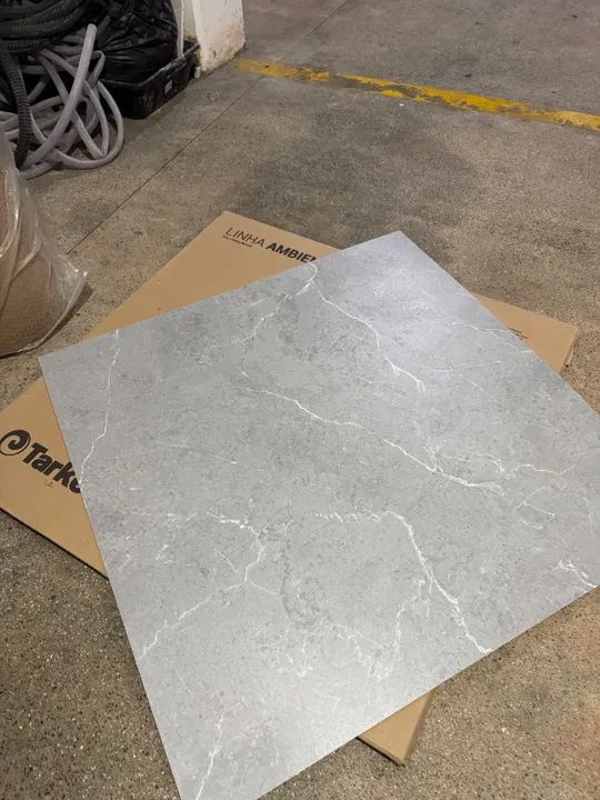 Piso vinílico Tarkett Ambienta Stone Galena 92x92cm comercial 3mm - Foto 5