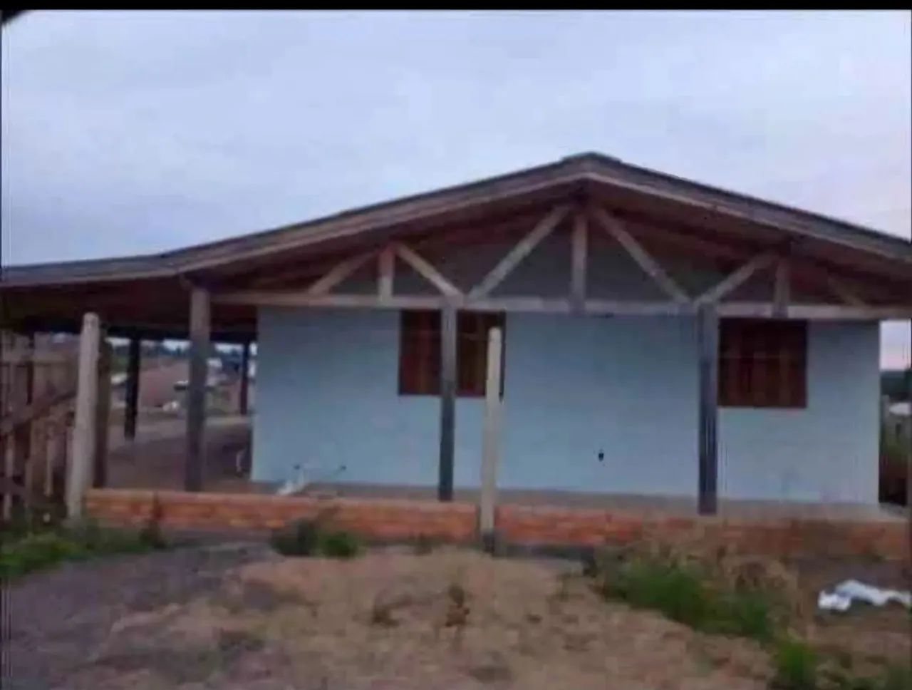 Velleda oferece Velleda oferece casa com 4 dorm em cond fechado, à 1km do asfalto em Águas