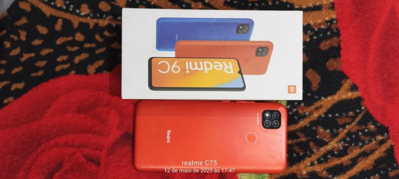 O celular está todo bom está com película 