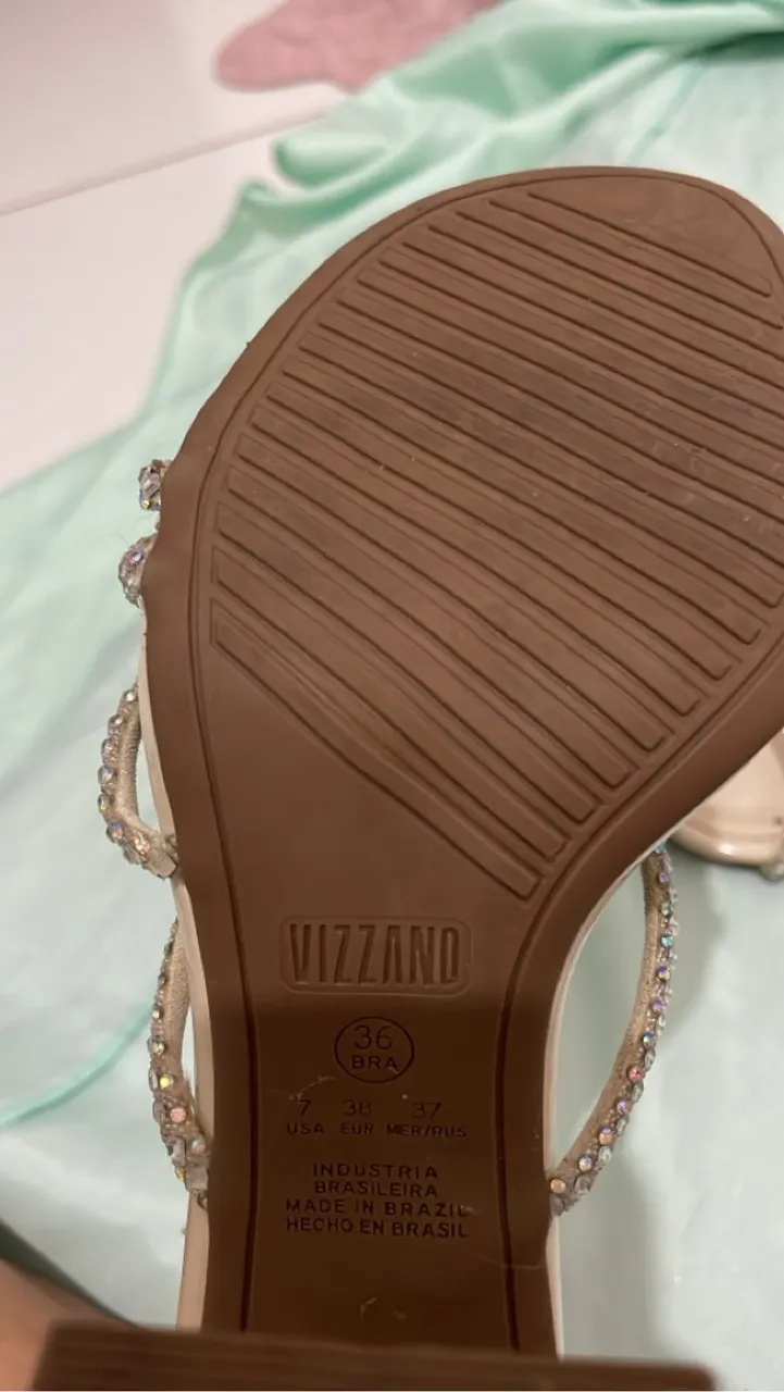 Sandália Vizzano com detalhes em strass - 36/37