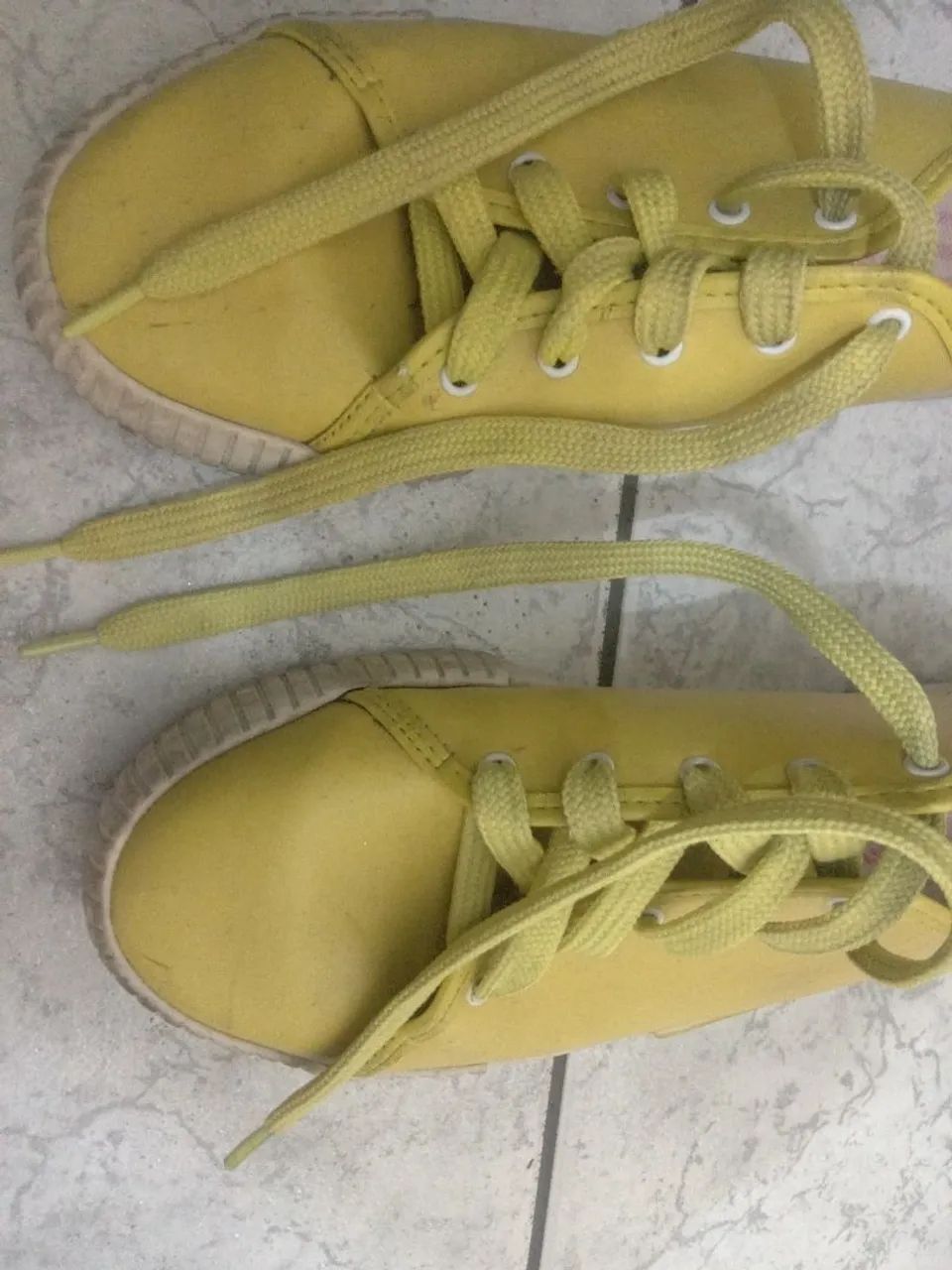 Tenis Feminino Moleca n°37,foi pouco usada e encontra em boas