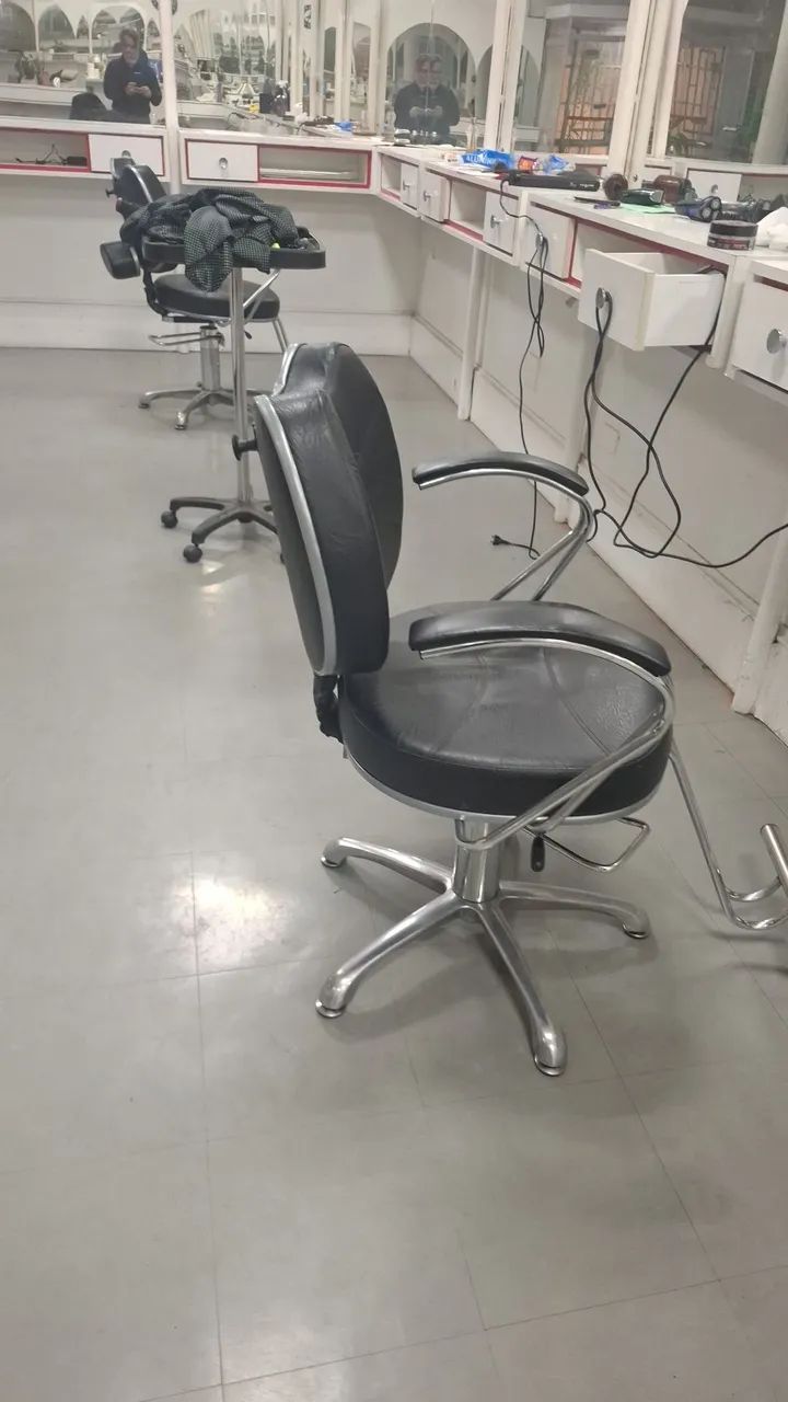 Cadeiras pra salão / barbearia /Studio  - Foto 4