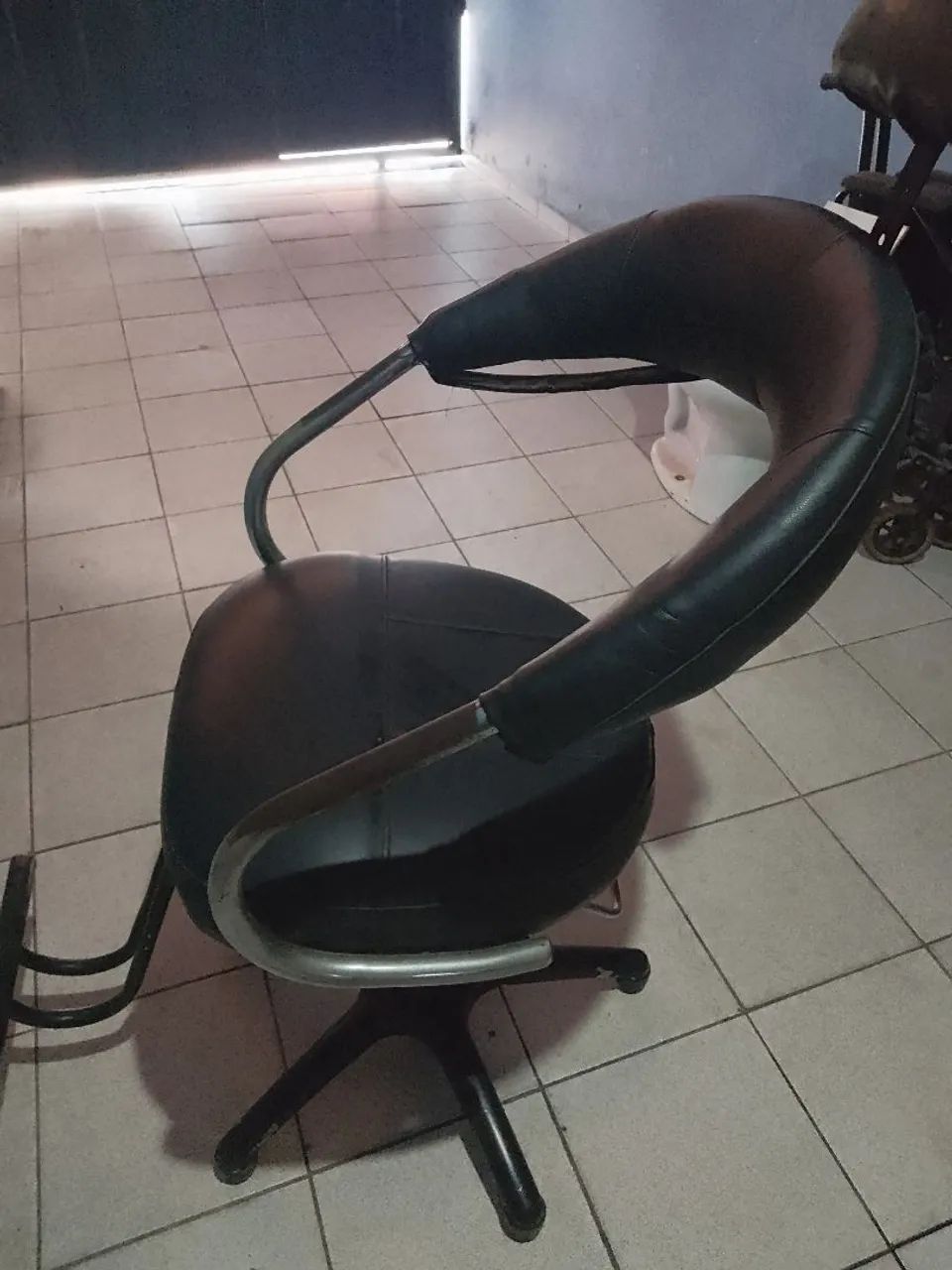 Vendo cadeira de barbearia barato 