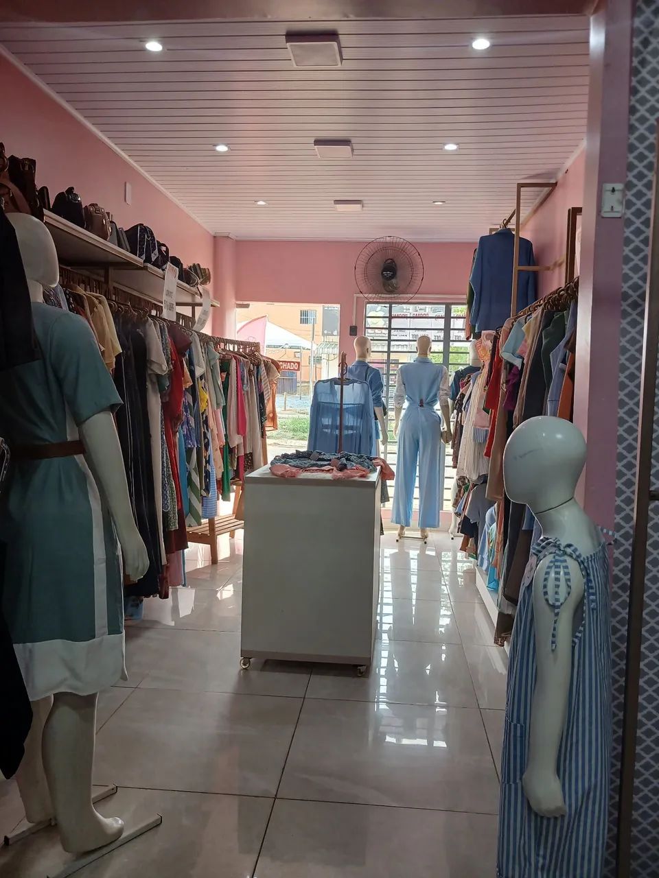 Vende loja Roupas Femininas