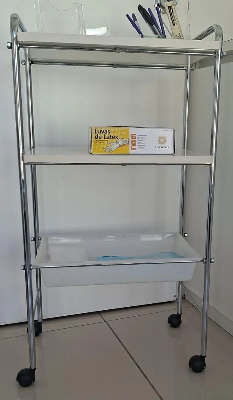 CARRINHO BRANCO COM DETALHES EM INOX