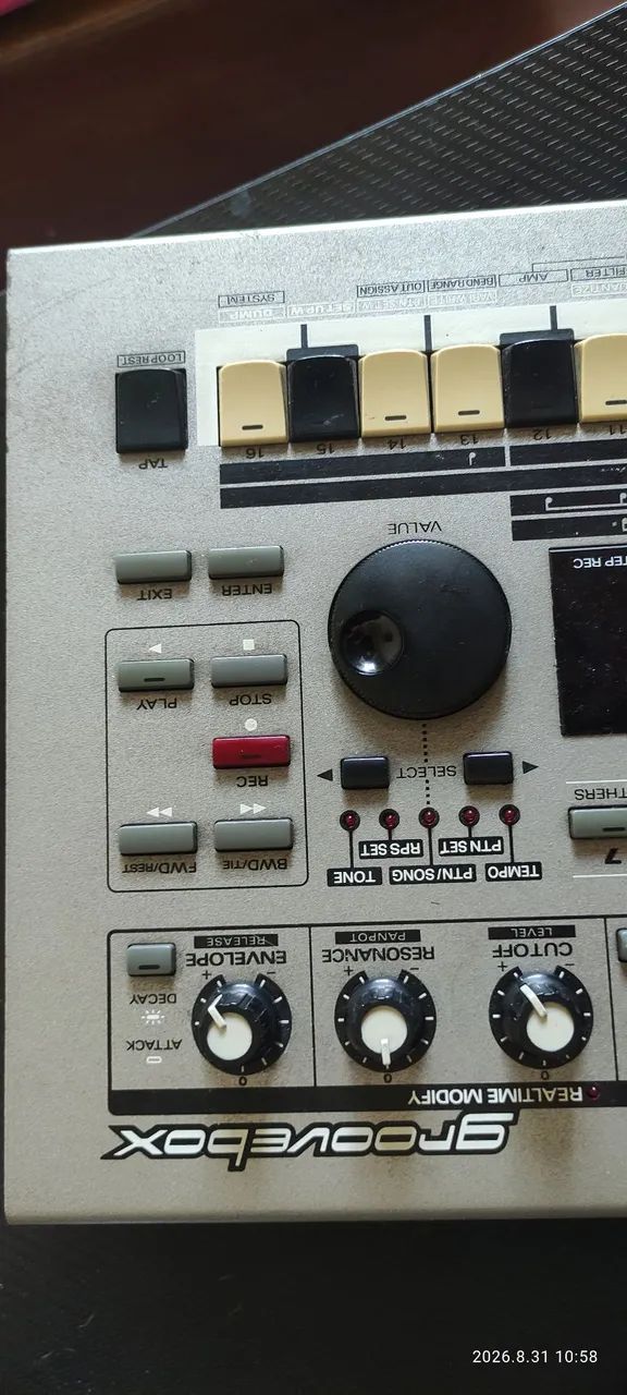 Roland MC-303 - Foto 3