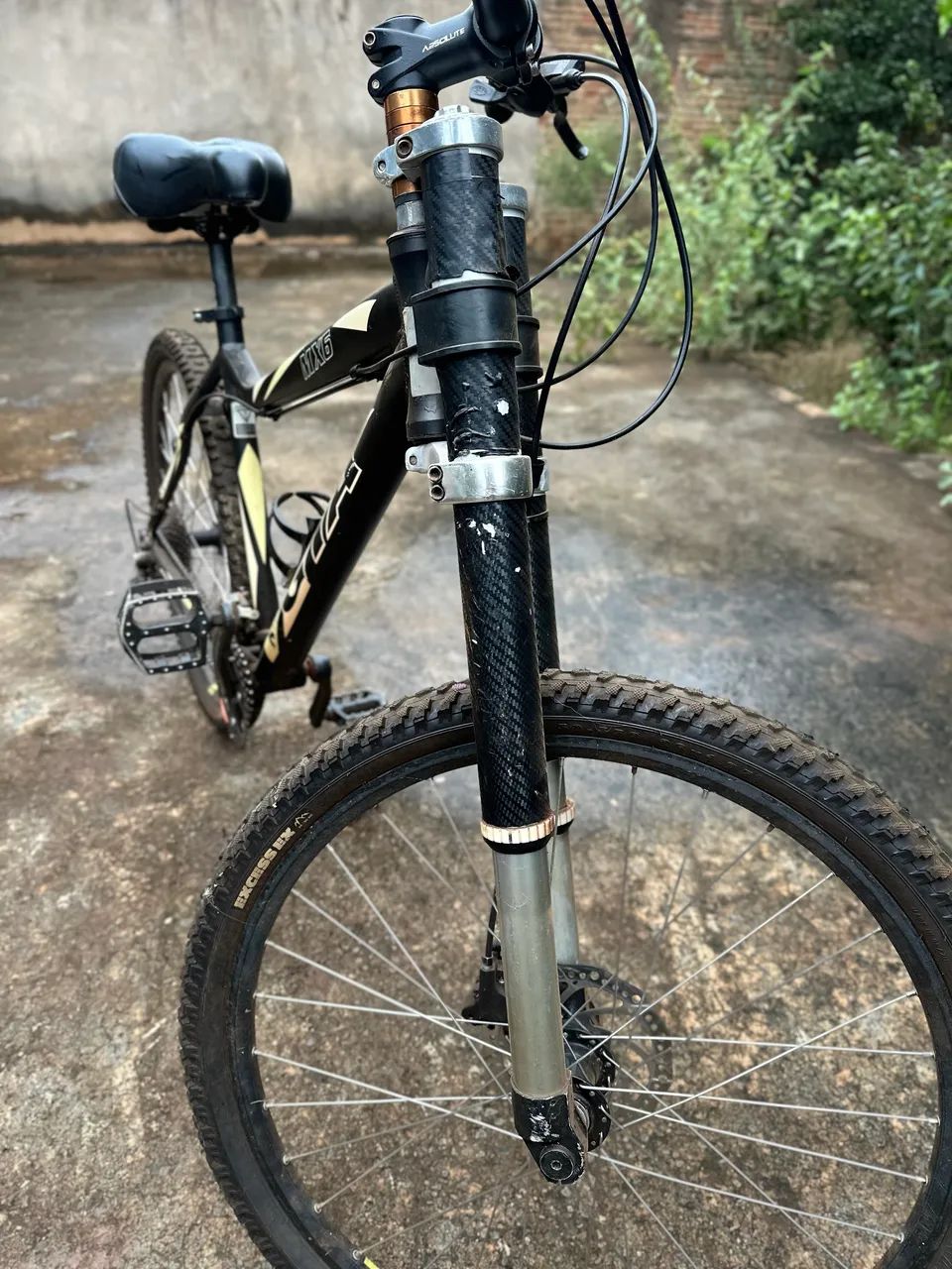 Bicicleta aro 26 pneus novos - Foto 4