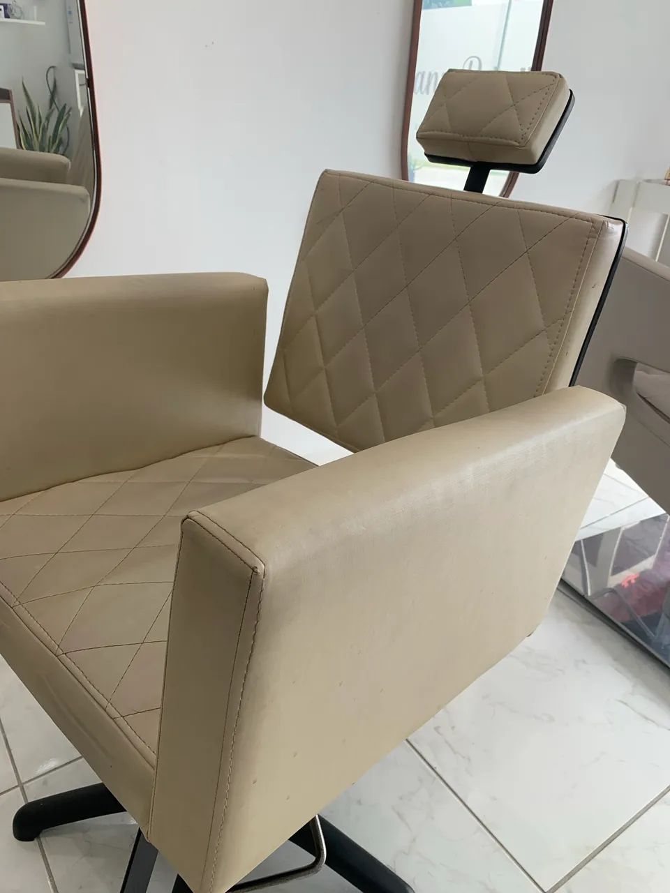 Cadeiras salão + lavatório  - Foto 2