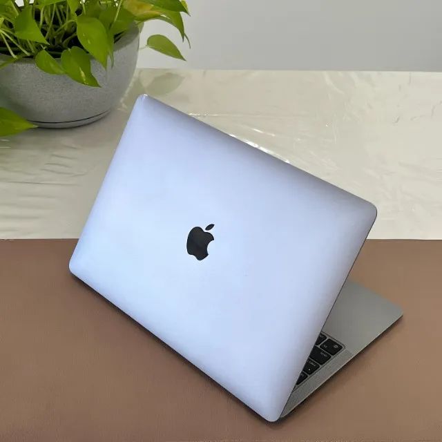 Macbook Air - Apple M1 - 8gb de RAM - 256gb de SSD - Tela de 13.3