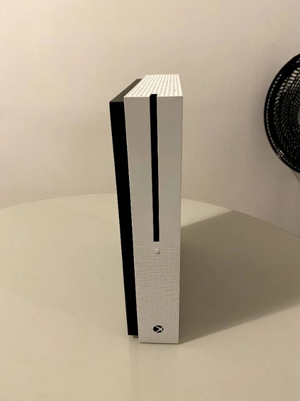 X Box One S - 1 tera, com controle 