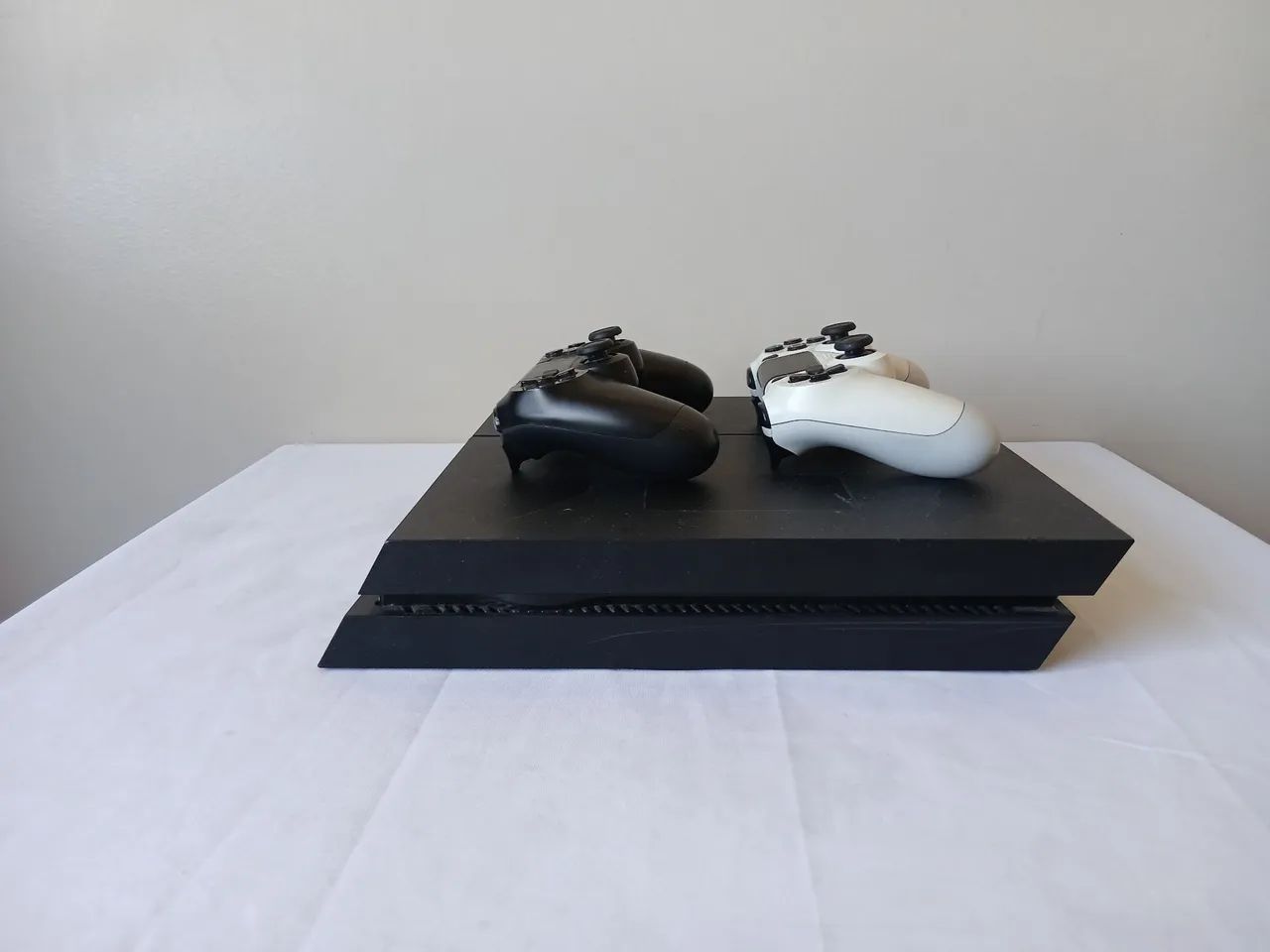 PlayStation 4 500g com 2 controles - Foto 3