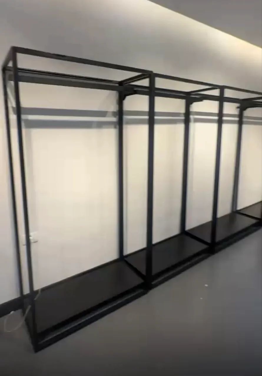 Arara para Loja de Roupa Preta Premium com Prateleira (1,24m) - Tatuapé - Foto 3