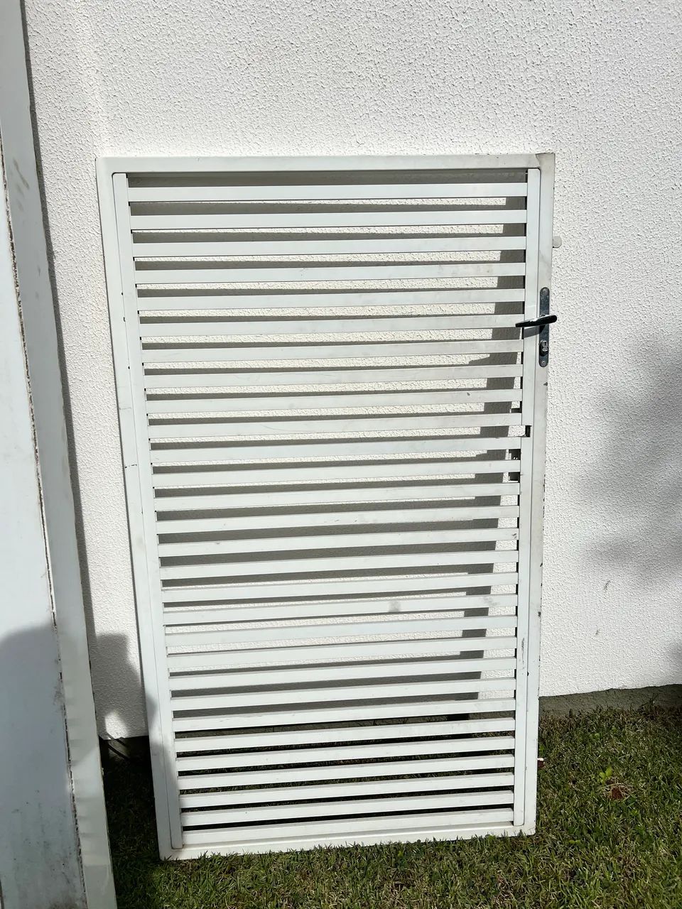 Portão de Alumínio Branco com Porta Social - Foto 2
