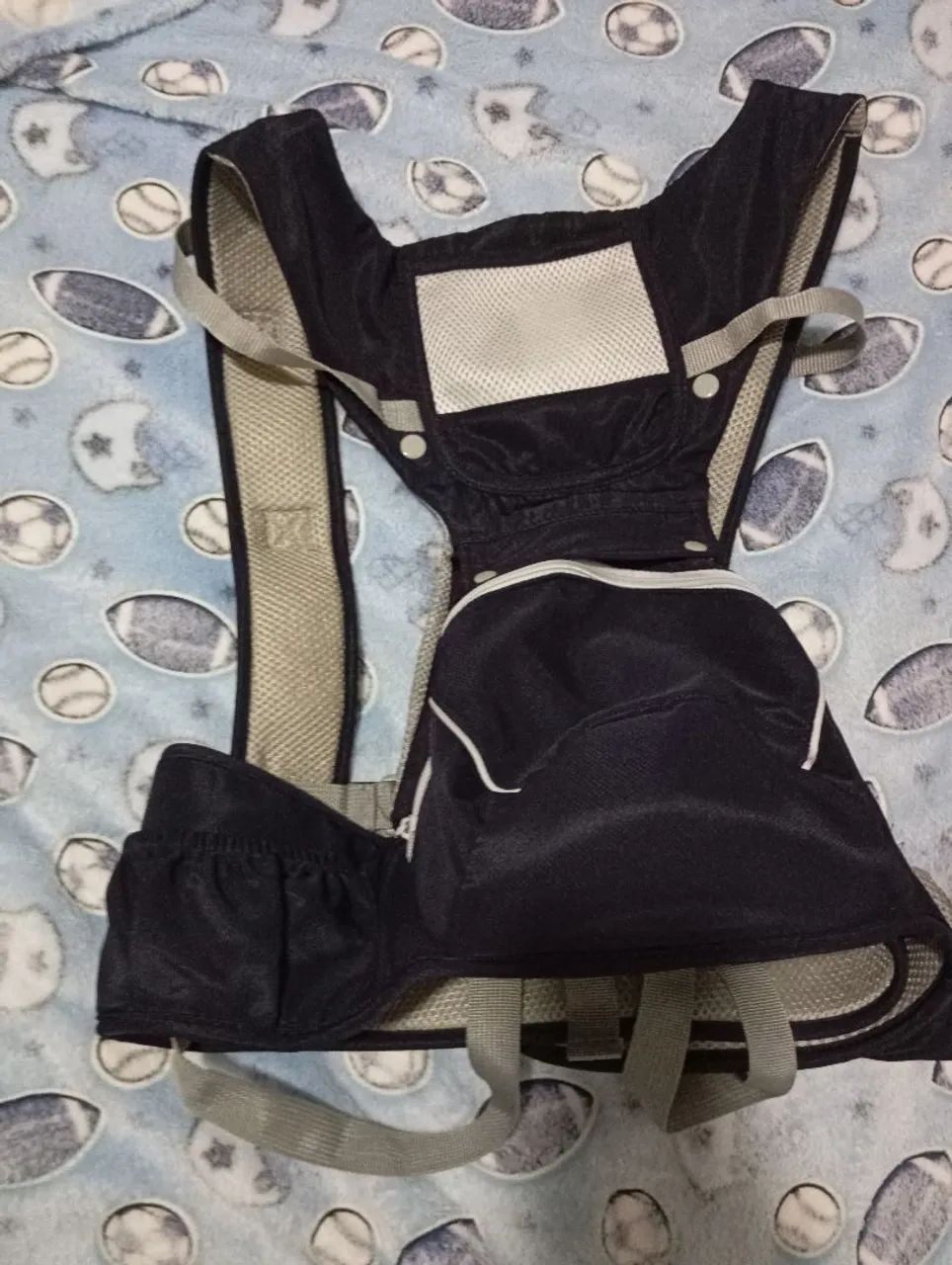Porta-bebê Ergonômico Preto e Cinza - Ótimo Estado - Foto 3