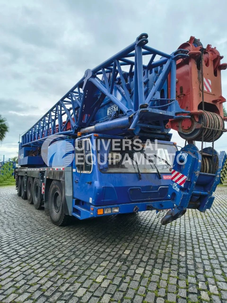 Guindaste GROVE GMK 5200