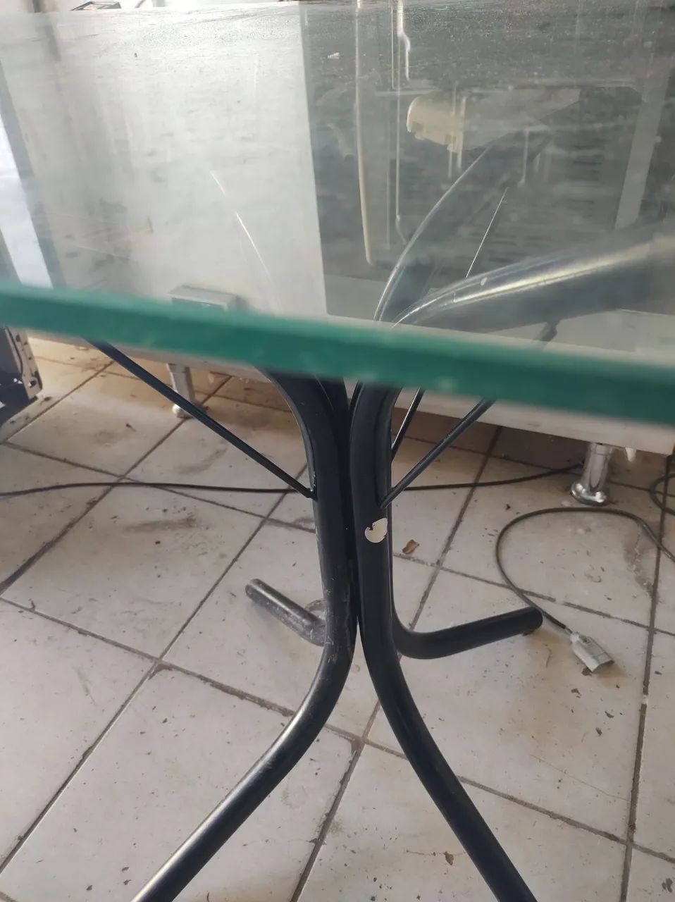 Mesa para 4 cadeiras sem cadeira 