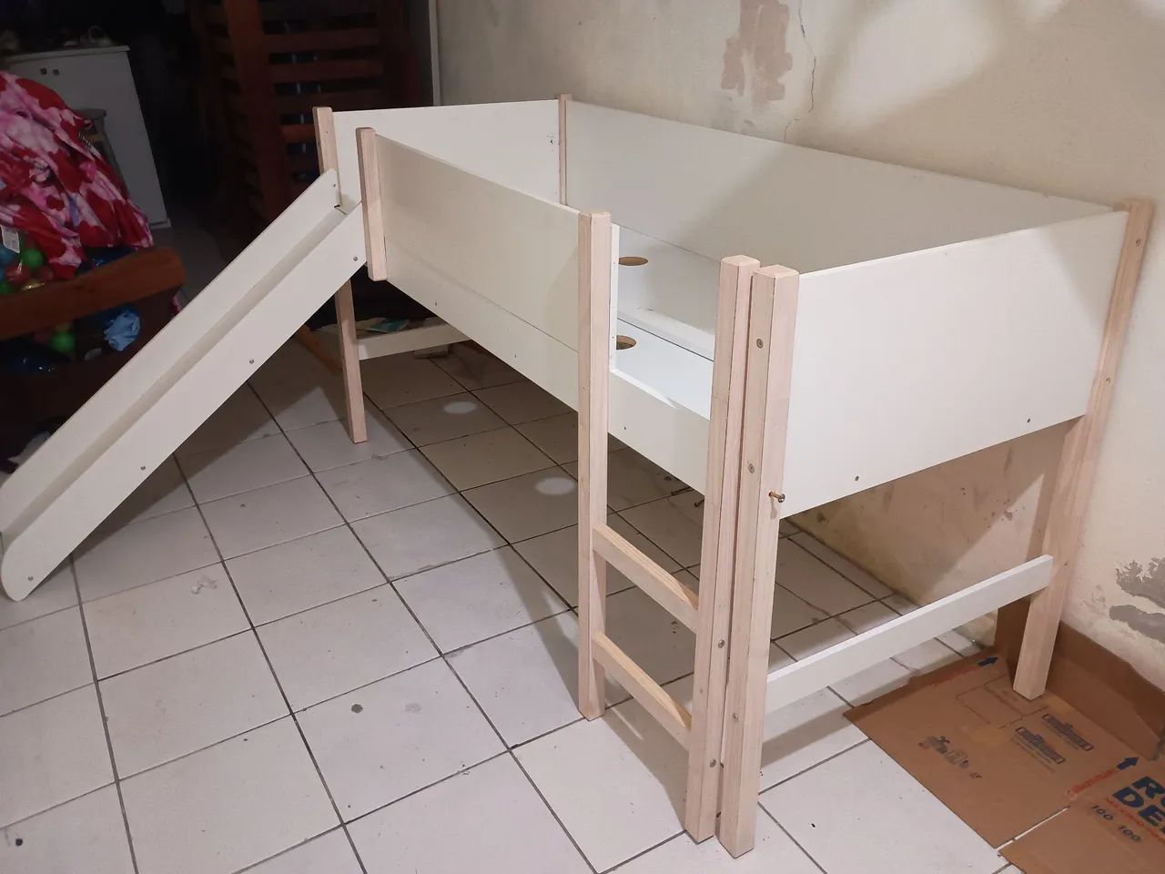 Cama solteiro com escorregador 