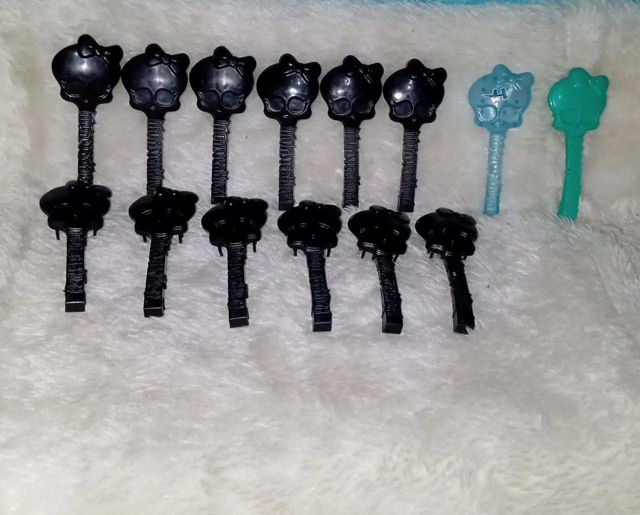 Lote de escovinhas das Monsters highs 