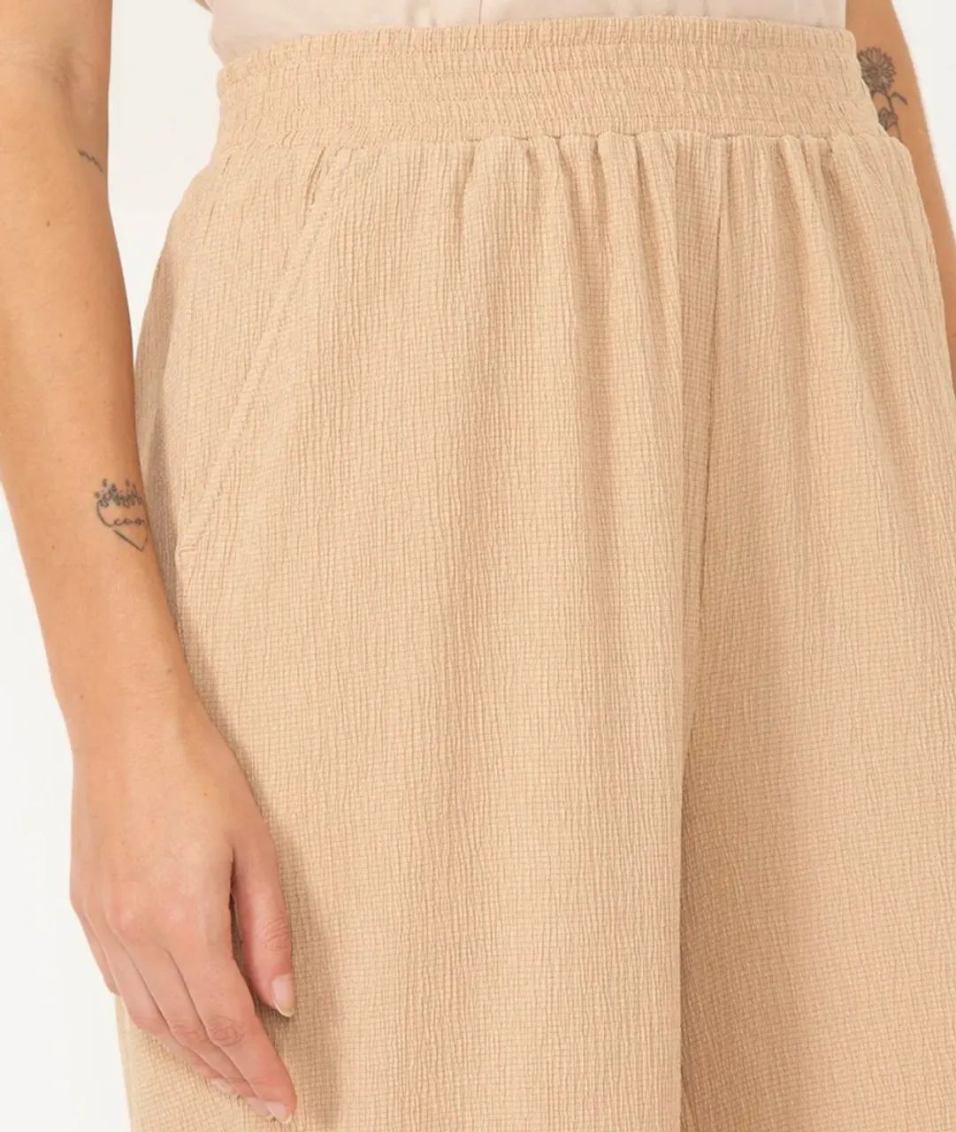 Calça texturizada bege - Foto 3
