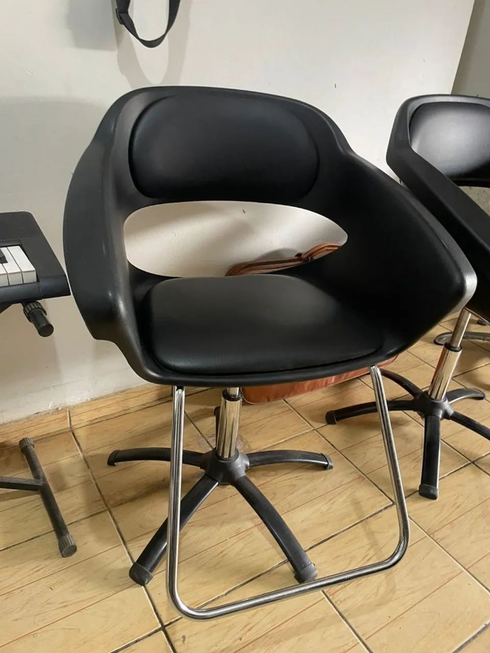 Cadeiras e Carrinhos Salão de Beleza 